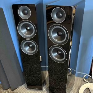 Acoustic Energy AE109 Noir enceinte colonne hifi démonstration